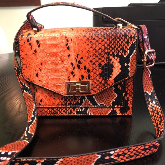 PRETTYLITTLETHING Mini Cross Body Snake Printed Bag - Picture 12 of 12